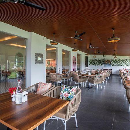 Stone Wood Hotel Amboli Bagian luar foto