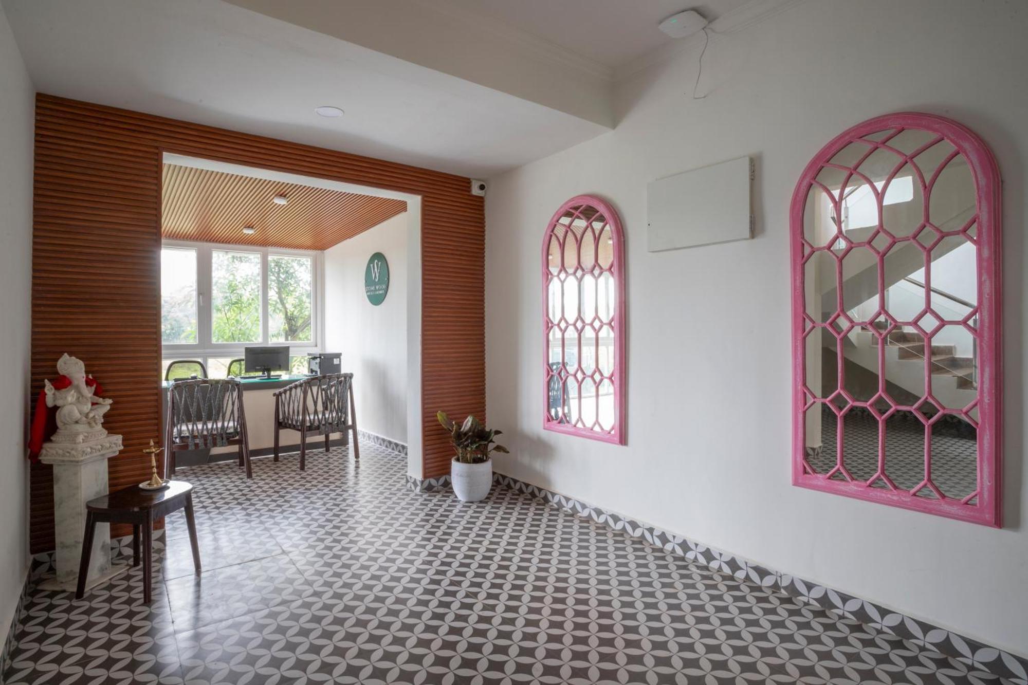 Stone Wood Hotel Amboli Bagian luar foto