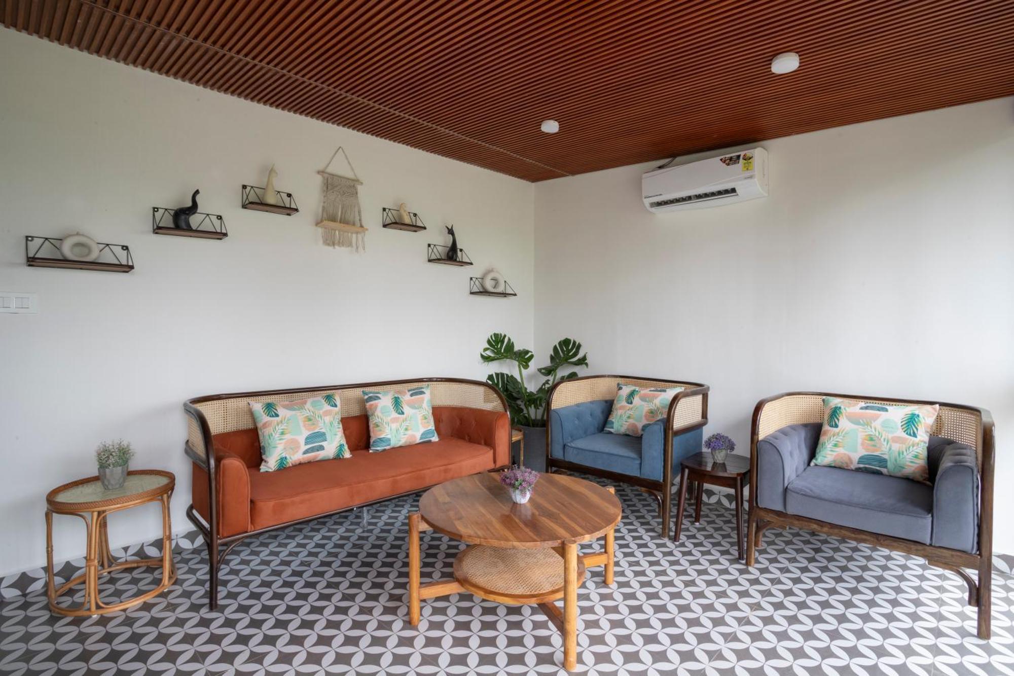 Stone Wood Hotel Amboli Bagian luar foto